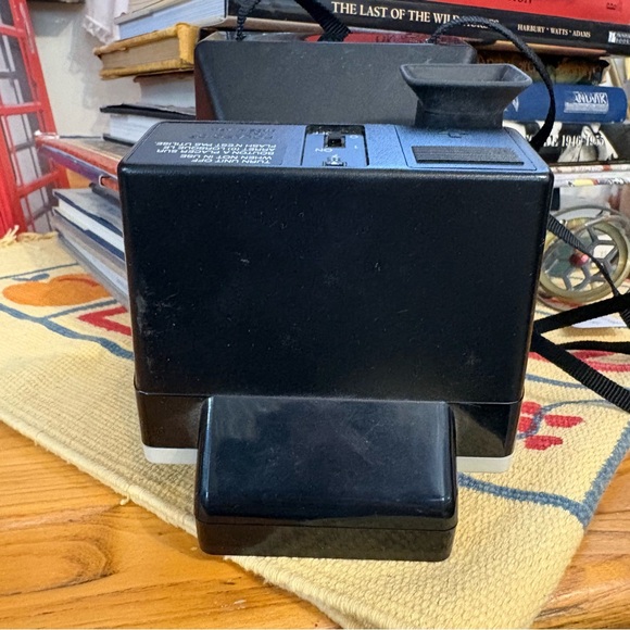 Vintage Polaroid OneStep SX-70 Land Camera with a Q-Light Flash attachment - Picture 8 of 11